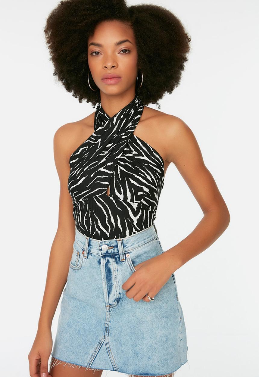 Trendyol - Printed halter neck fitted crop stretchy knitted top - black