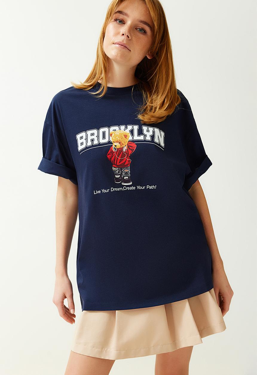 Trendyol - Printed oversize/wide fit crew neck knitted t-shirt - navy blue