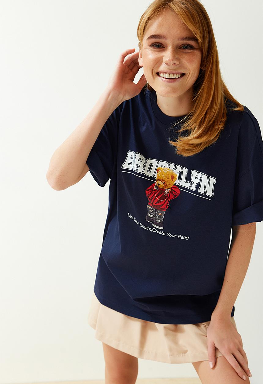 Trendyol - Printed oversize/wide fit crew neck knitted t-shirt - navy blue