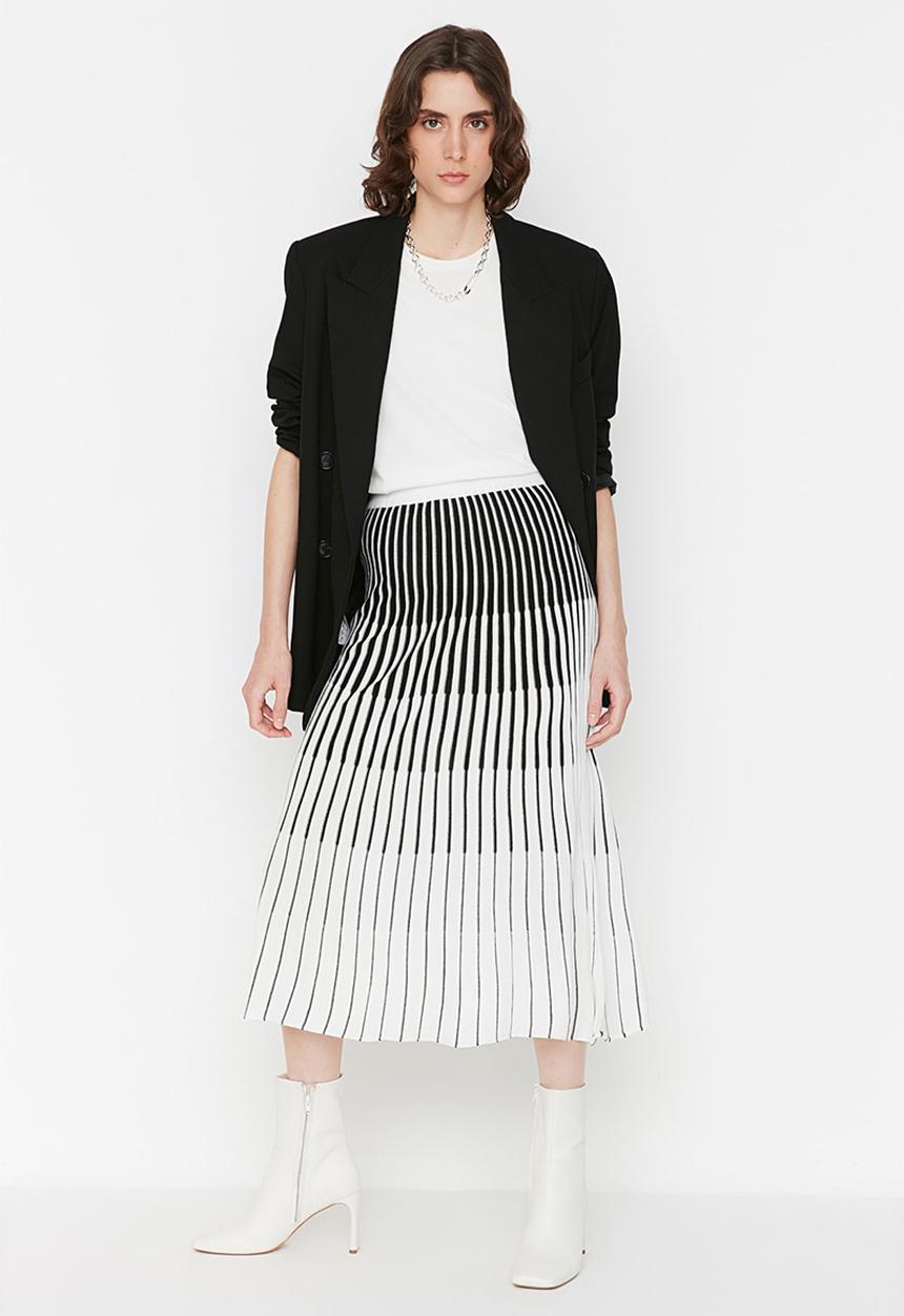 Trendyol - Midi color block knitwear skirt - black/white