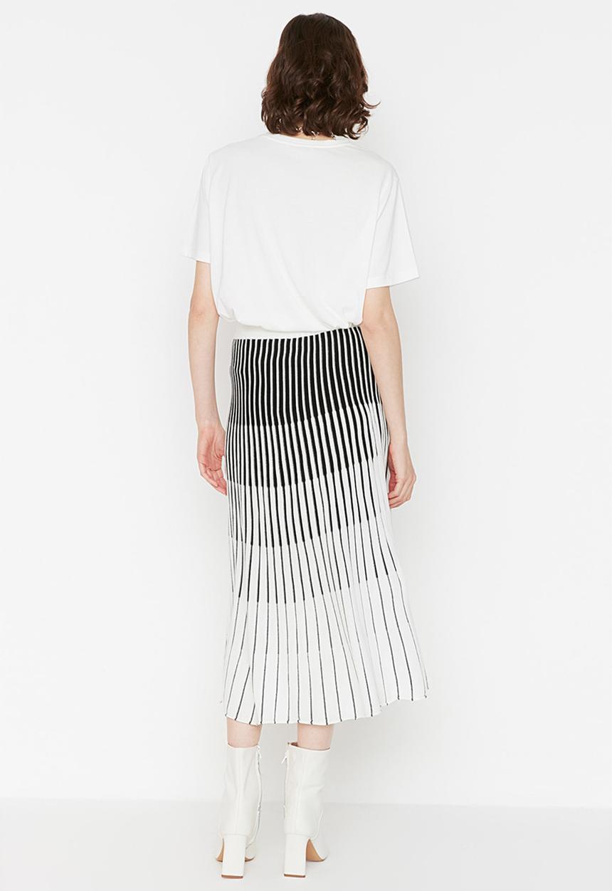 Trendyol - Midi color block knitwear skirt - black/white