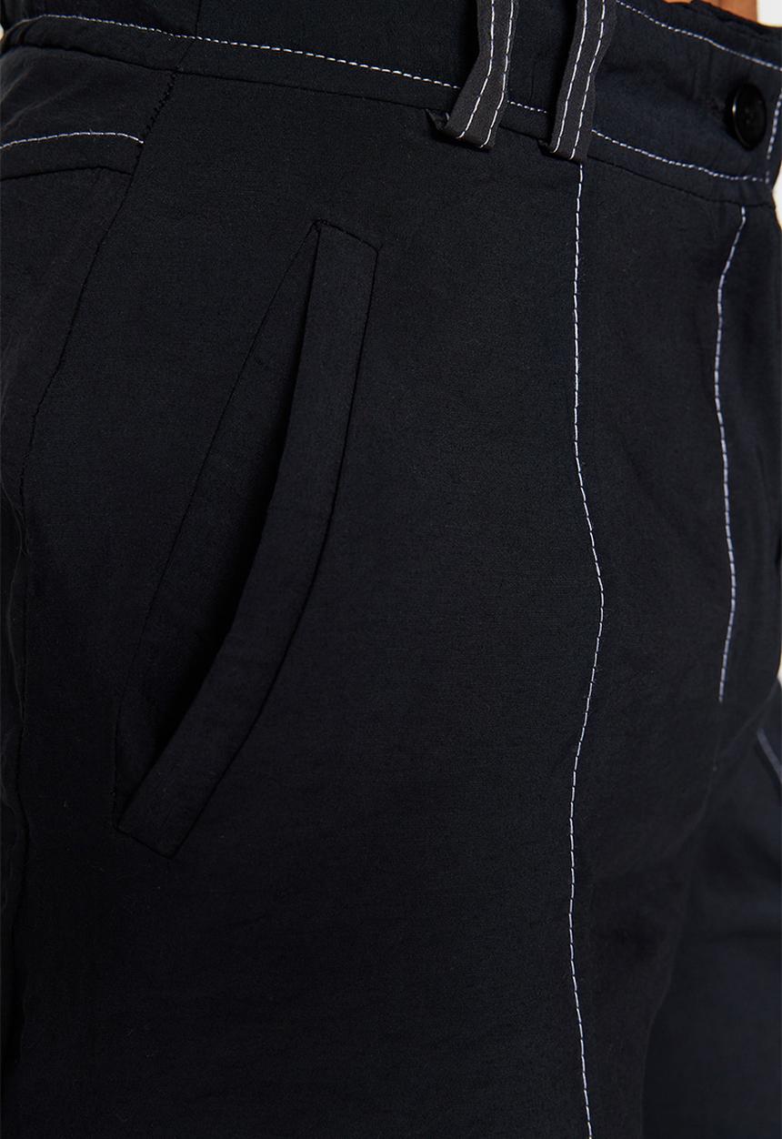Trendyol - Cargo wide leg woven trousers with contrast stitching - black