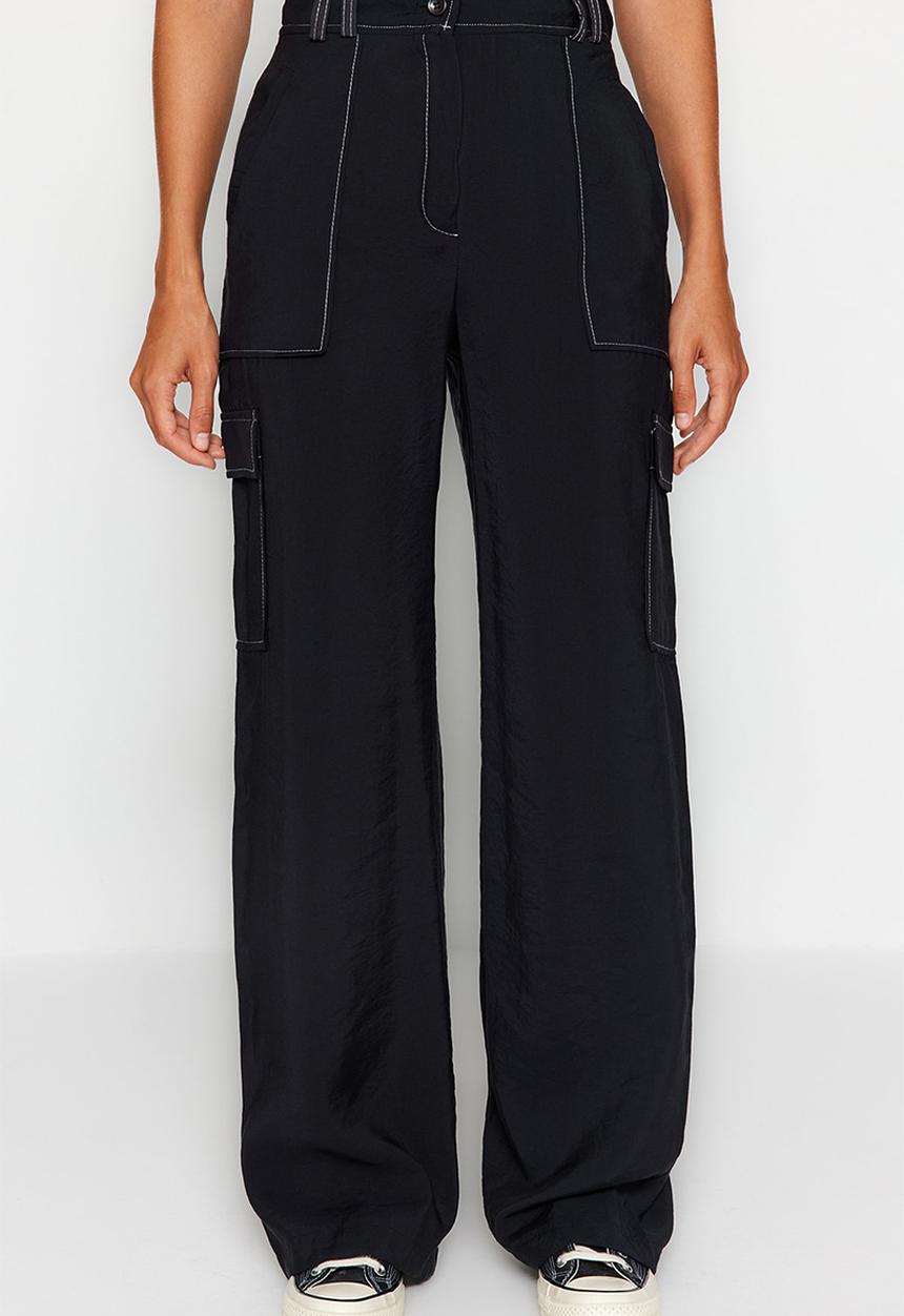 Trendyol - Cargo wide leg woven trousers with contrast stitching - black