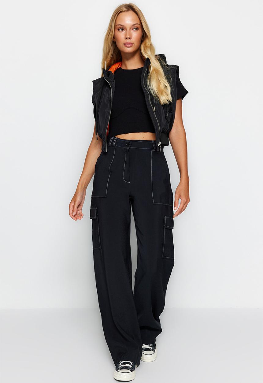 Trendyol - Cargo wide leg woven trousers with contrast stitching - black