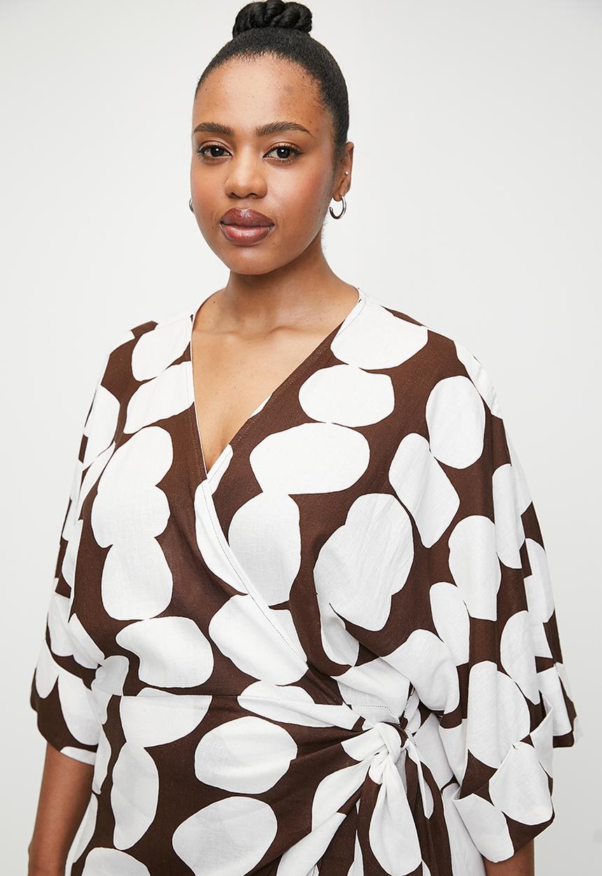 Me&B - Plus Linen Kimono Wrap Dress  - Chocbubble