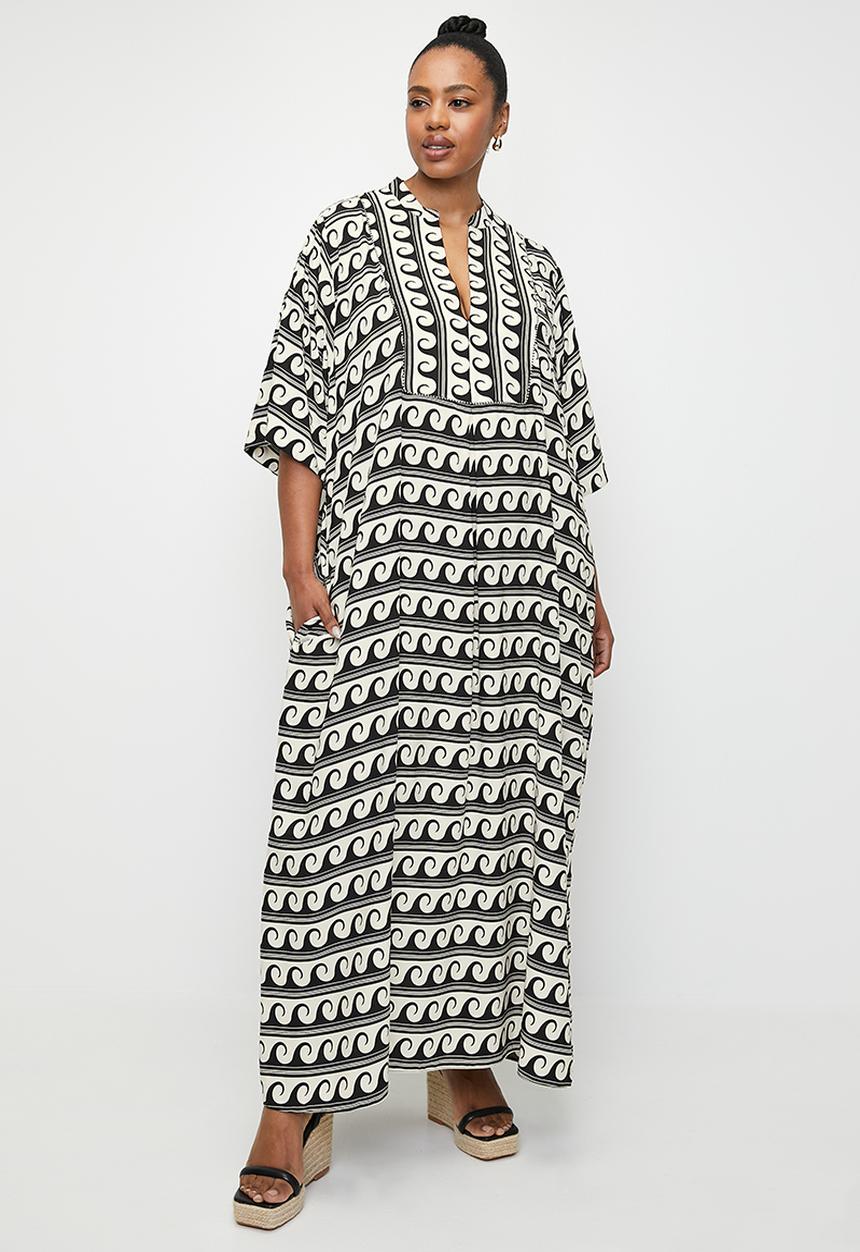 Me&B - Plus The Tunic Bib Front Maxi Dress - Wavestripe