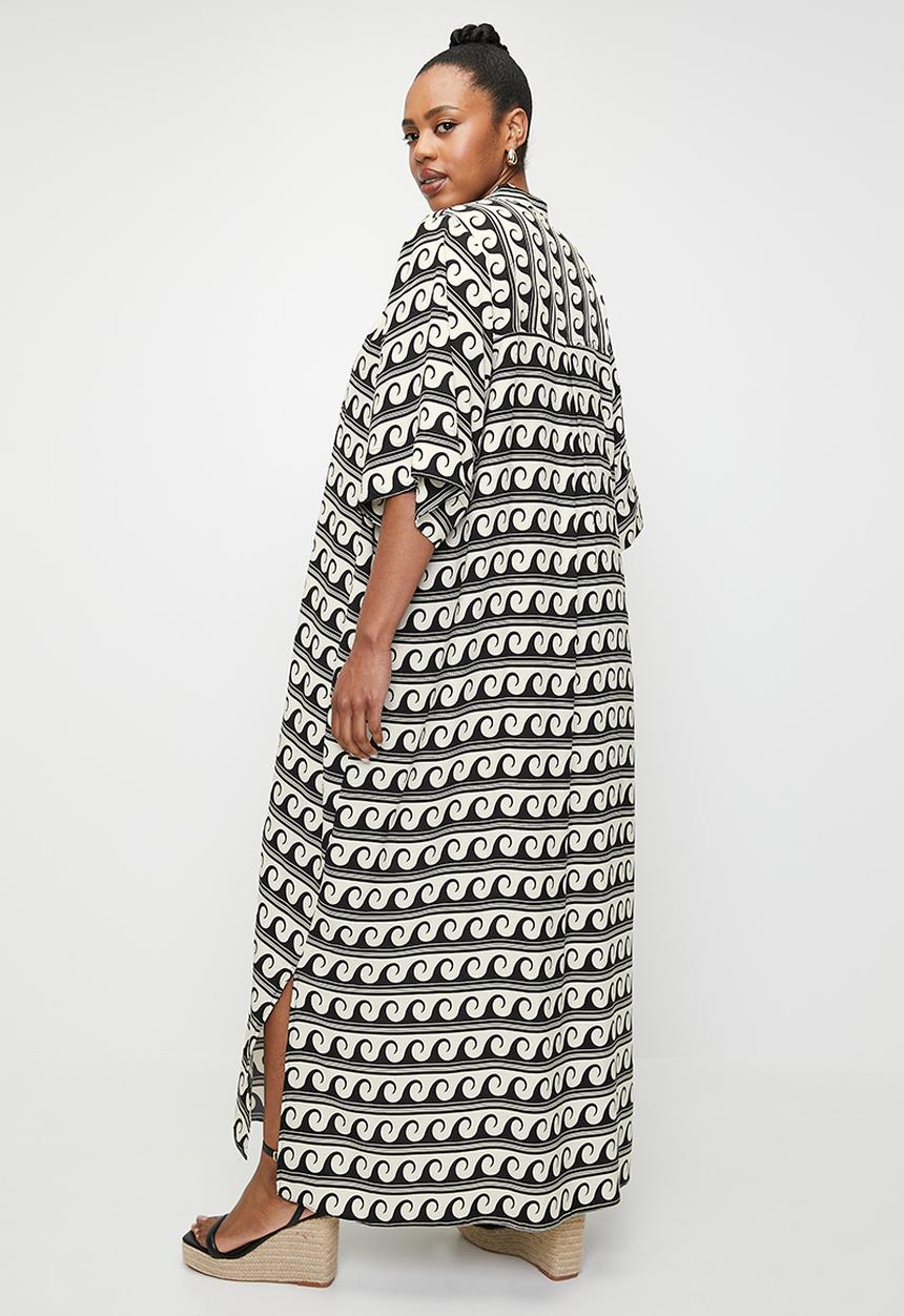 Me&B - Plus The Tunic Bib Front Maxi Dress - Wavestripe
