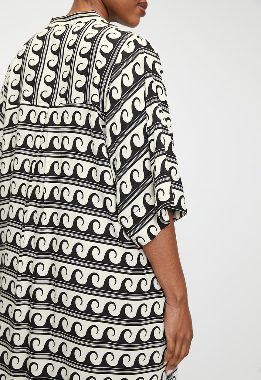 Me&B - Plus The Tunic Bib Front Maxi Dress - Wavestripe