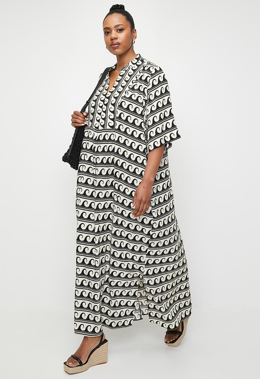 Me&B - Plus The Tunic Bib Front Maxi Dress - Wavestripe