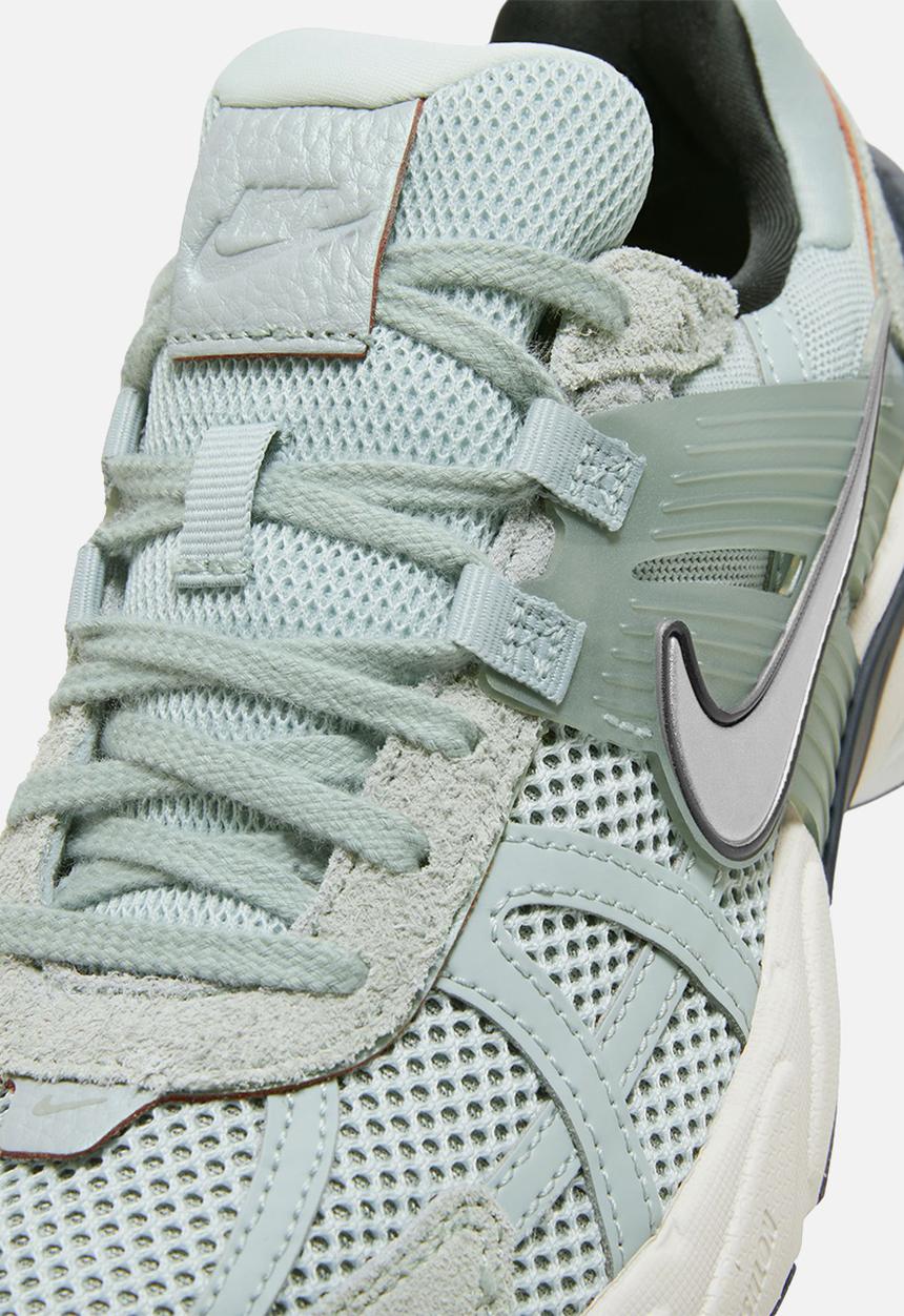 Nike - V2K Run