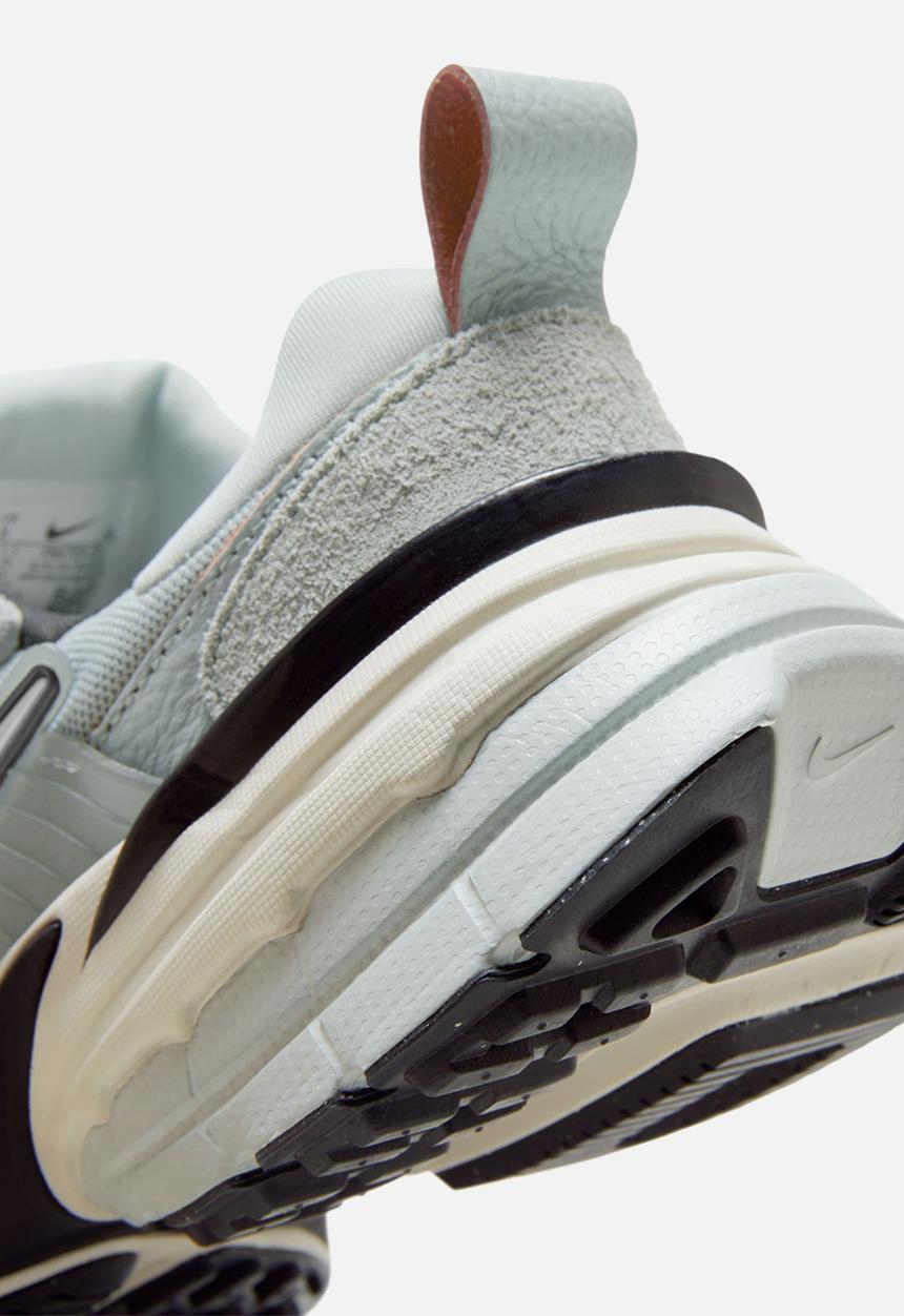 Nike - V2K Run
