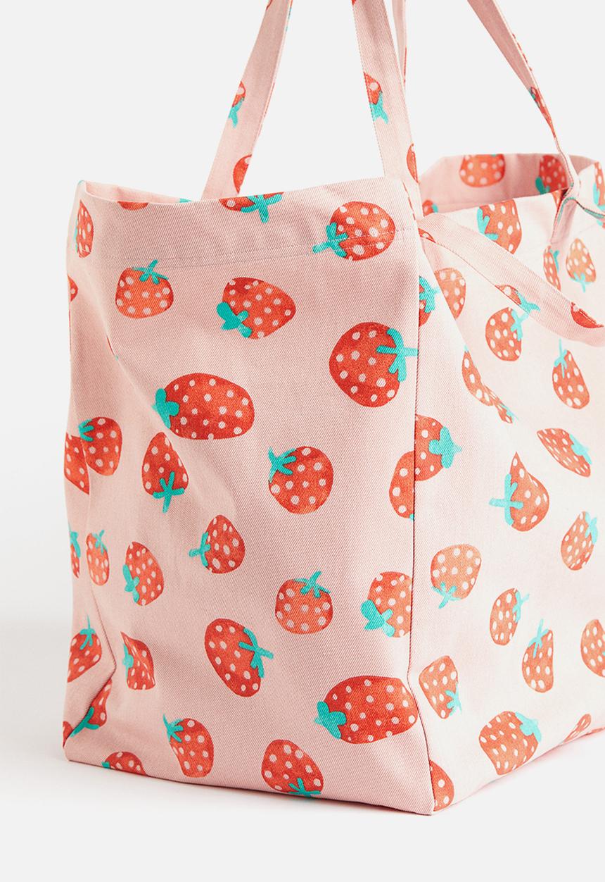 H&M - Patterned beach bag - light pink strawberries