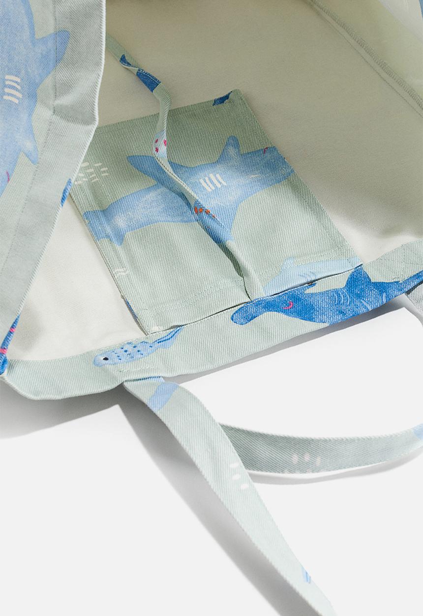 H&M - Patterned beach bag - light green sharks
