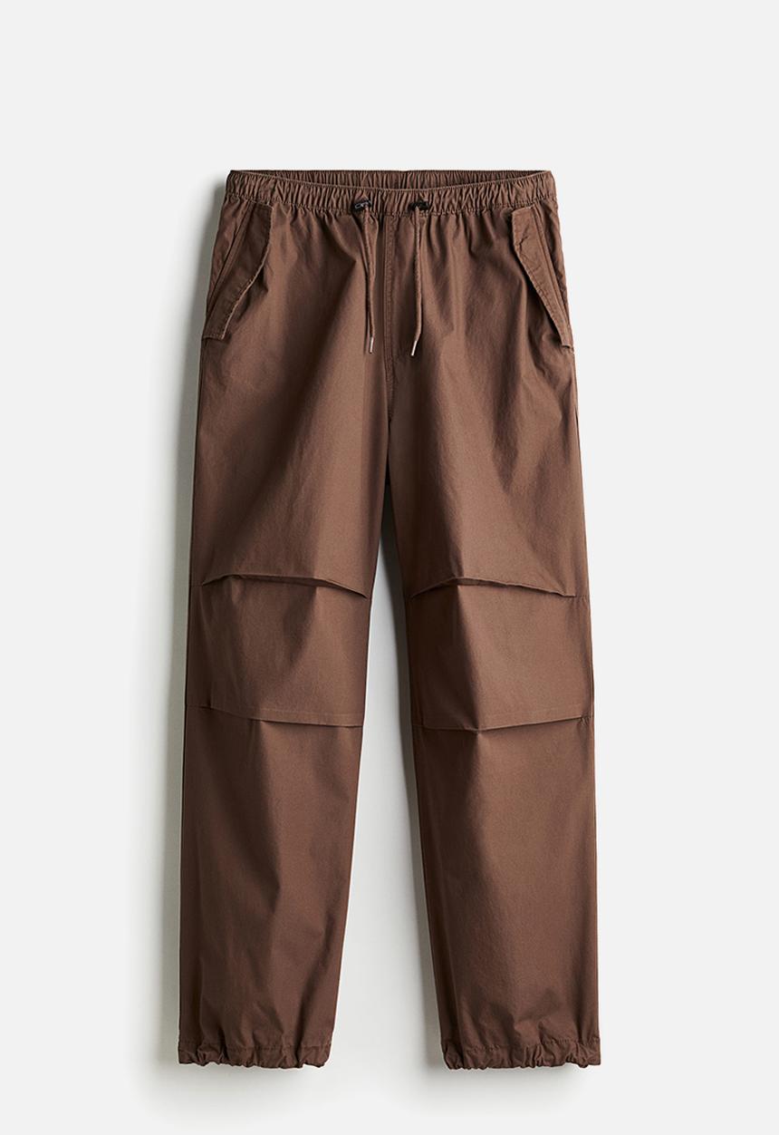 H&M - Loose fit parachute trousers - brown