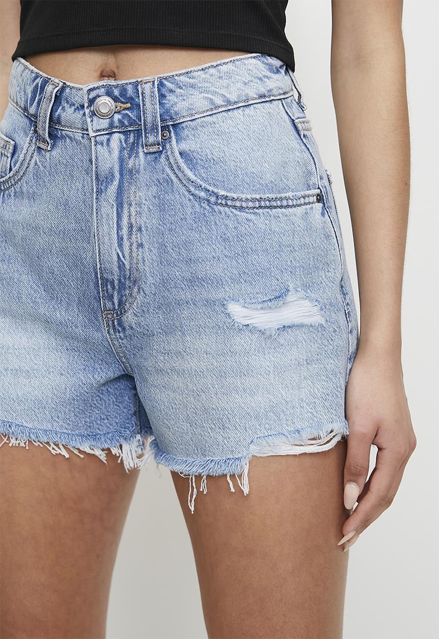 Cotton On - Curvy High Mom Denim Short - Breeze Blue Rip