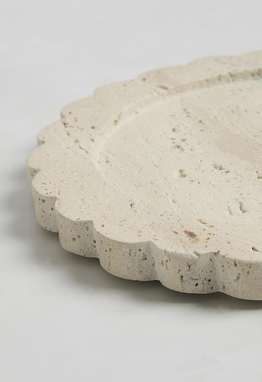 Sixth Floor - Scalloped platter - Natural