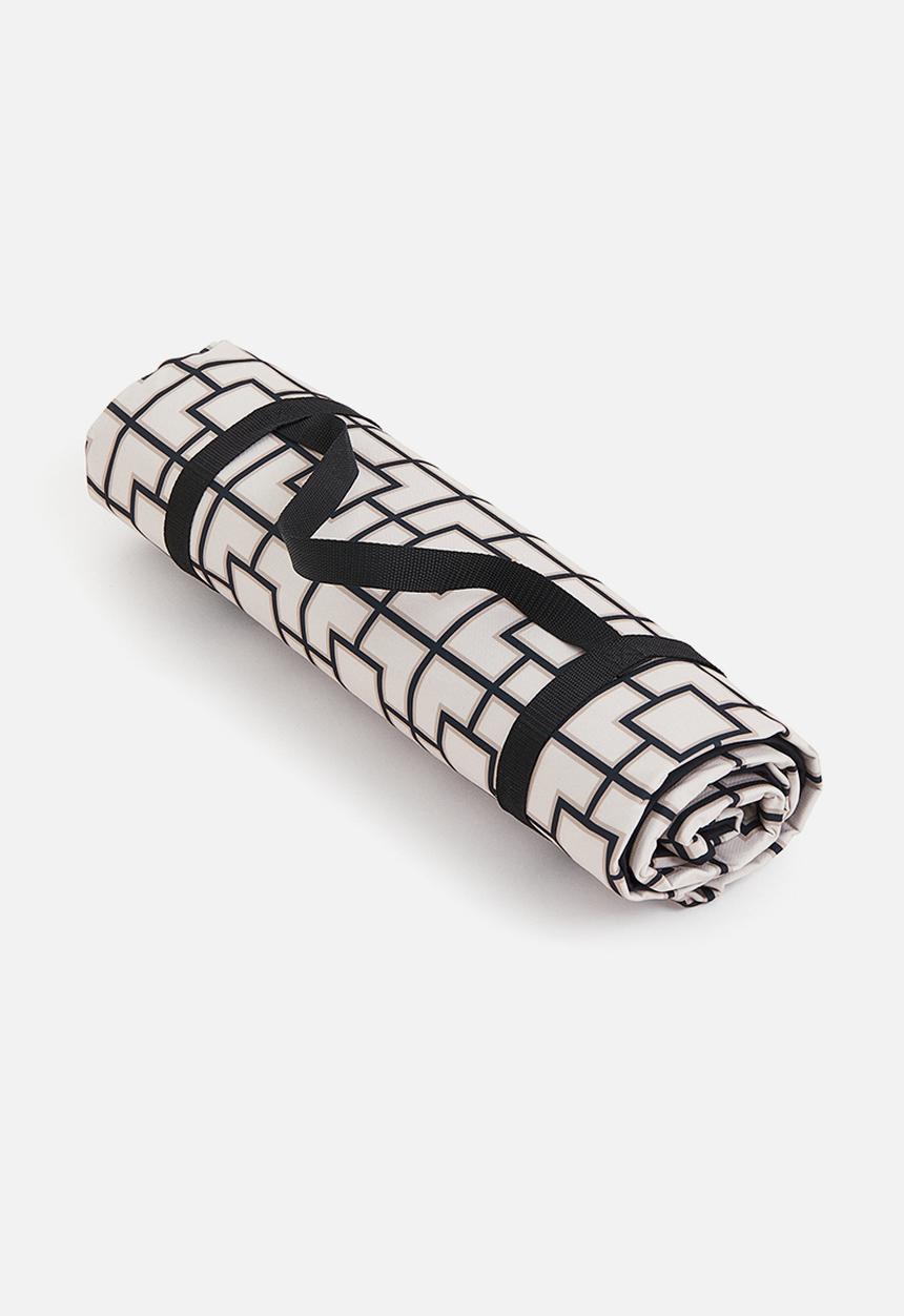 H&M - Patterned picnic blanket - white patterned 