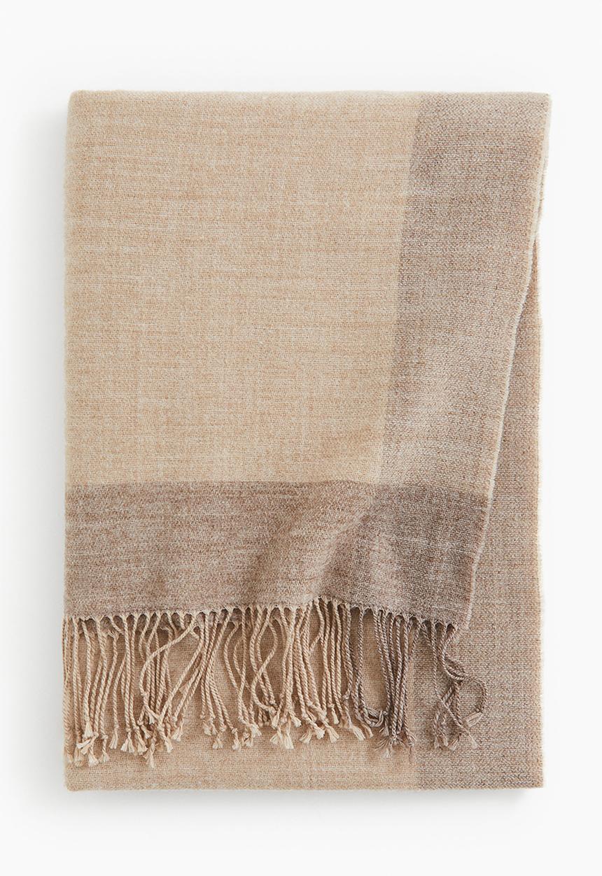 H&M - Fringed blanket - beige