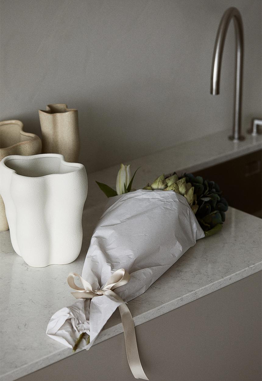 H&M - Tall stoneware vase - white