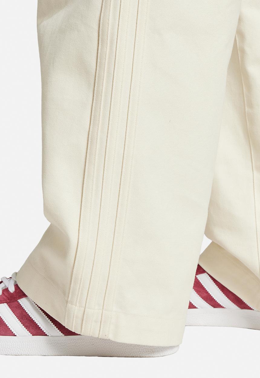 adidas Originals - Premium Essentials Twill Cargo Pants - Wonder White