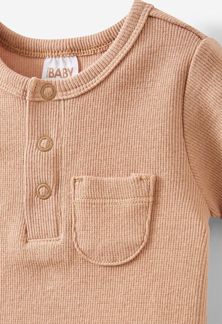 Cotton On - The short sleeve rib pocket bubbysuit - taupy brown