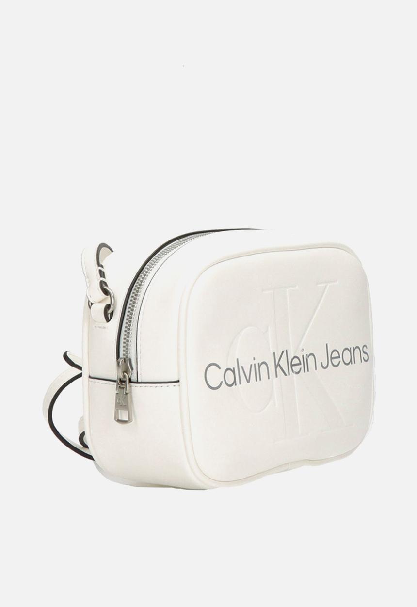 Calvin Klein - Sculpted camera bag18 mono- white/silver logo