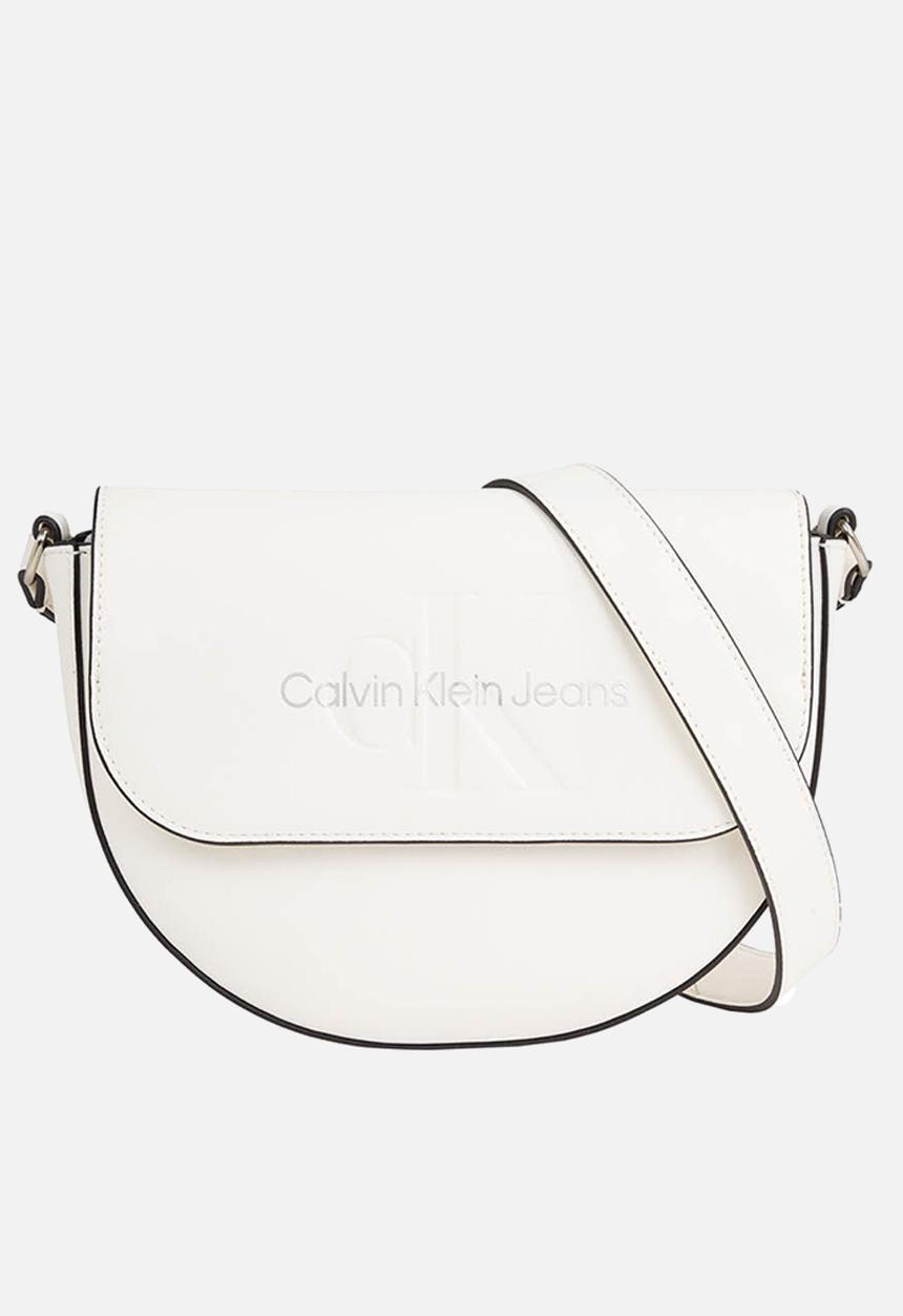 Calvin Klein - Sculpted saddle bag22 mono- white/silver logo