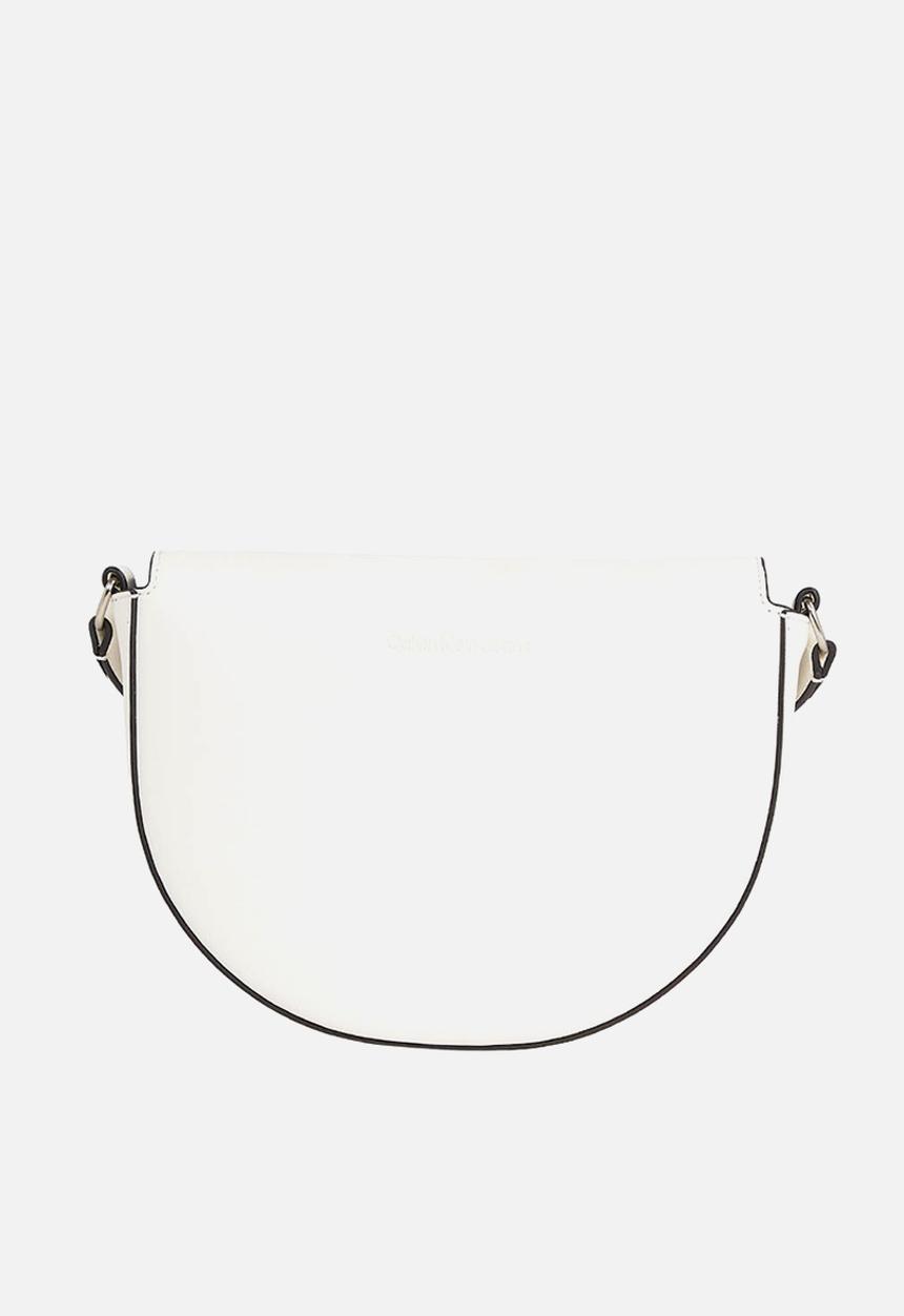 Calvin Klein - Sculpted saddle bag22 mono- white/silver logo