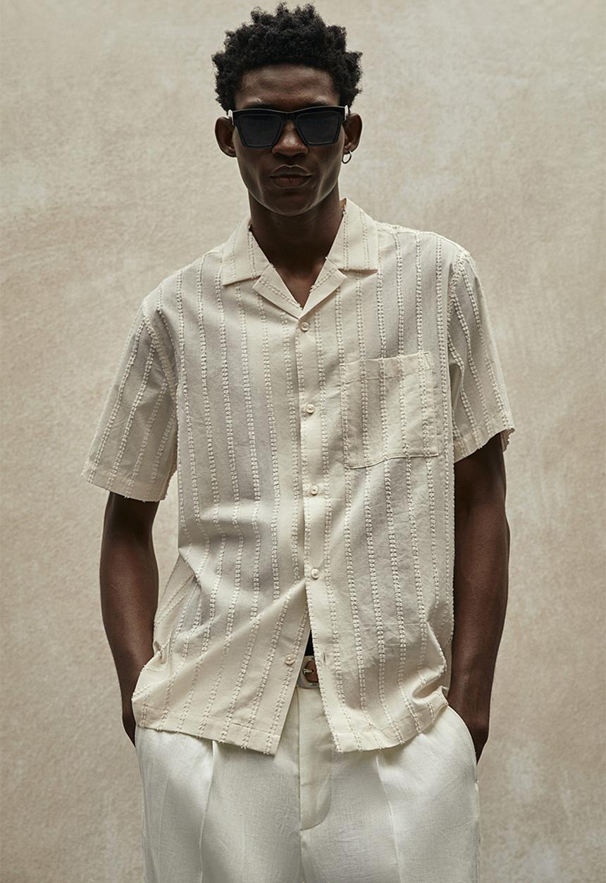 H&M - Regular fit textured-weave resort shirt - cream 