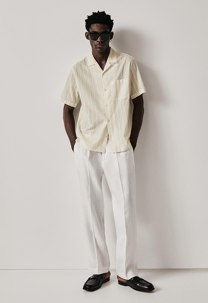 H&M - Regular fit textured-weave resort shirt - cream 