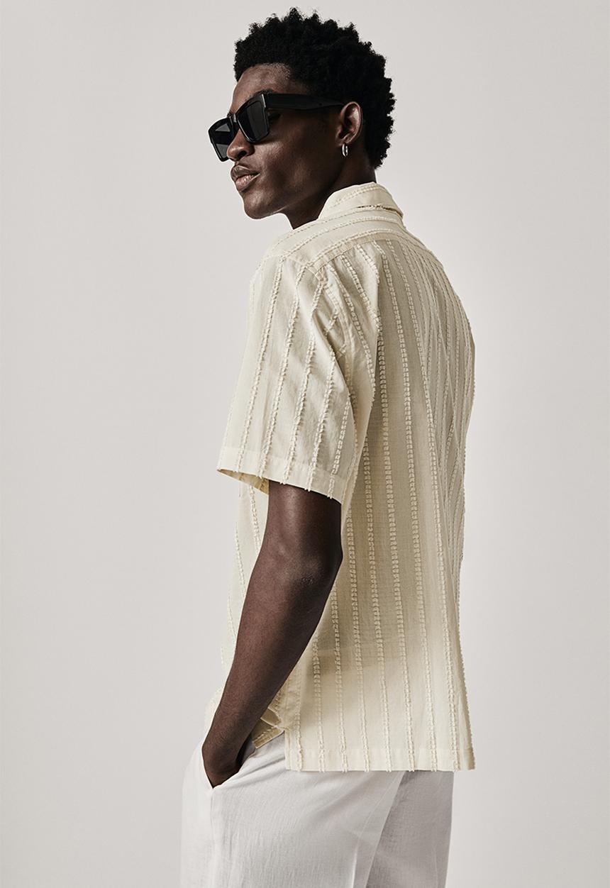 H&M - Regular fit textured-weave resort shirt - cream 