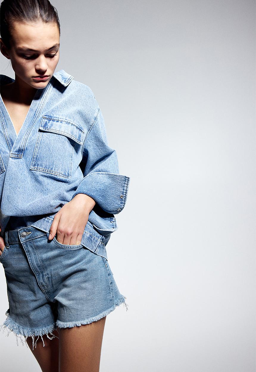 H&M - High-waisted denim shorts - light denim blue