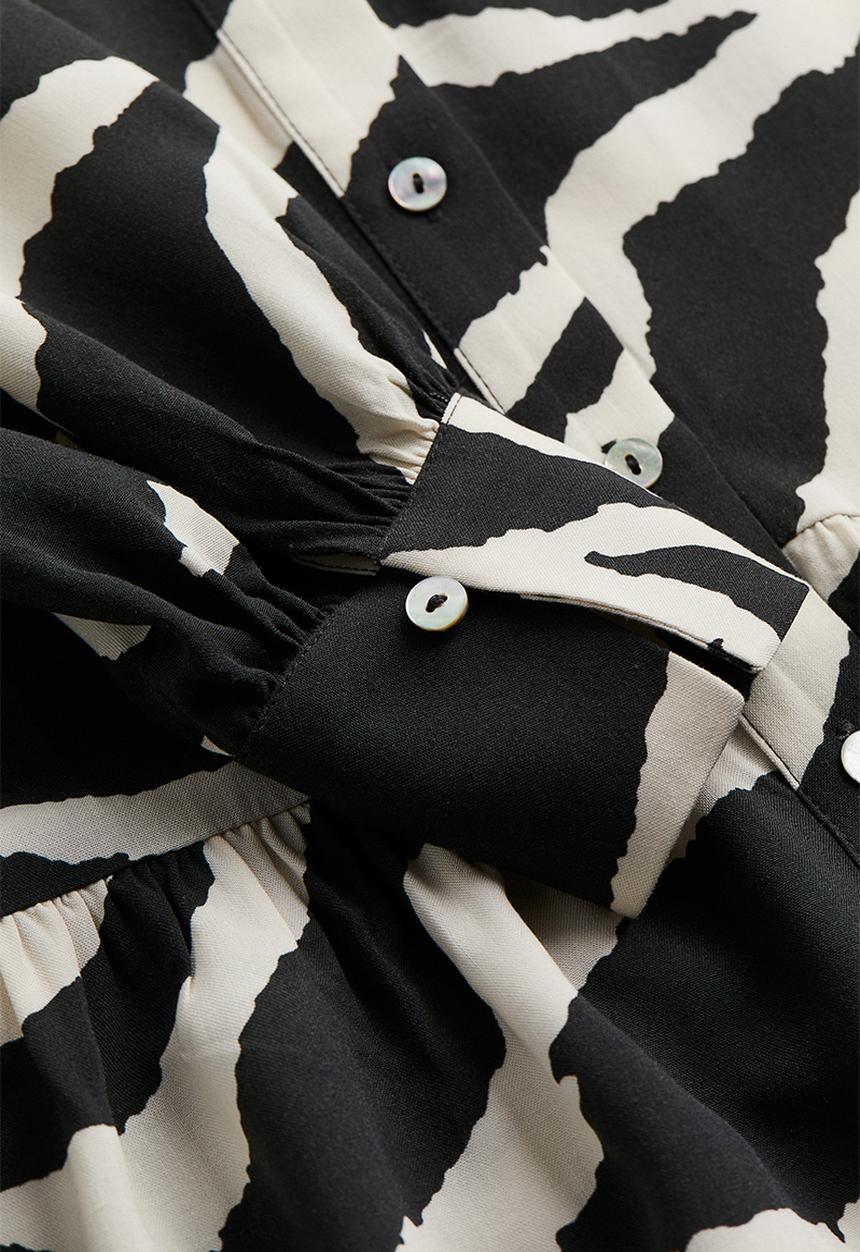 H&M - Oversized shirt dress - dark grey zebra print