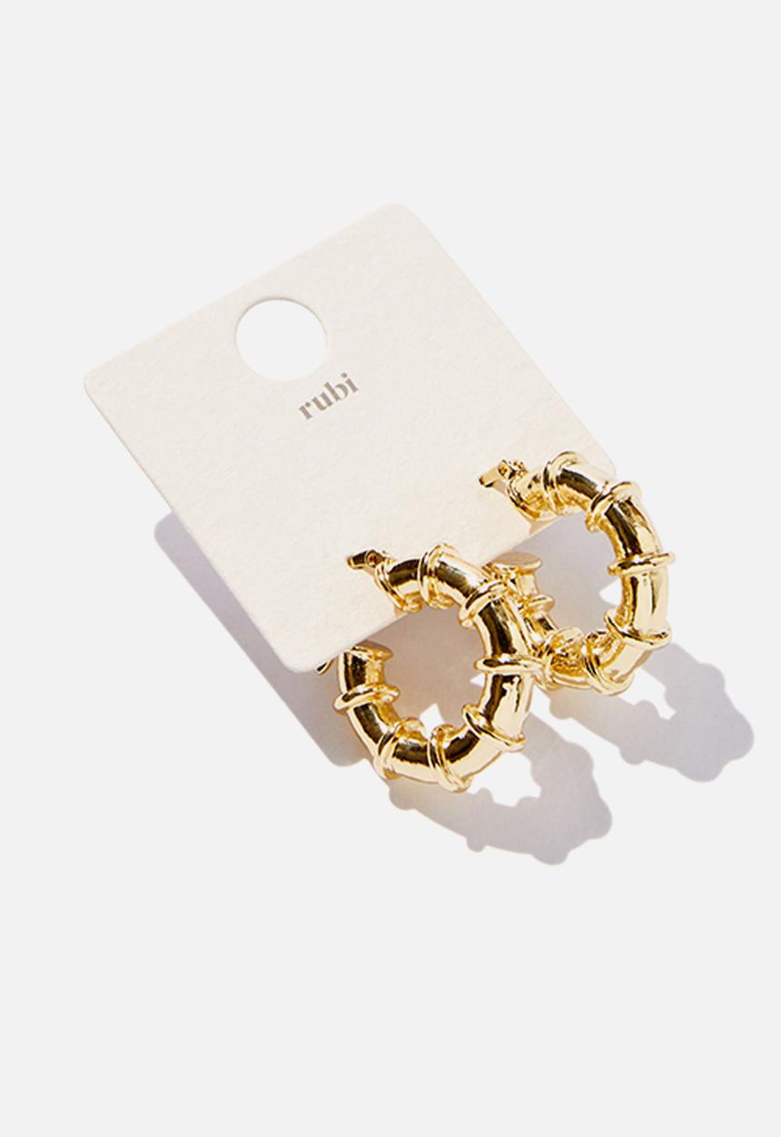 Rubi - Large hoop earring - up gold ridged hoops