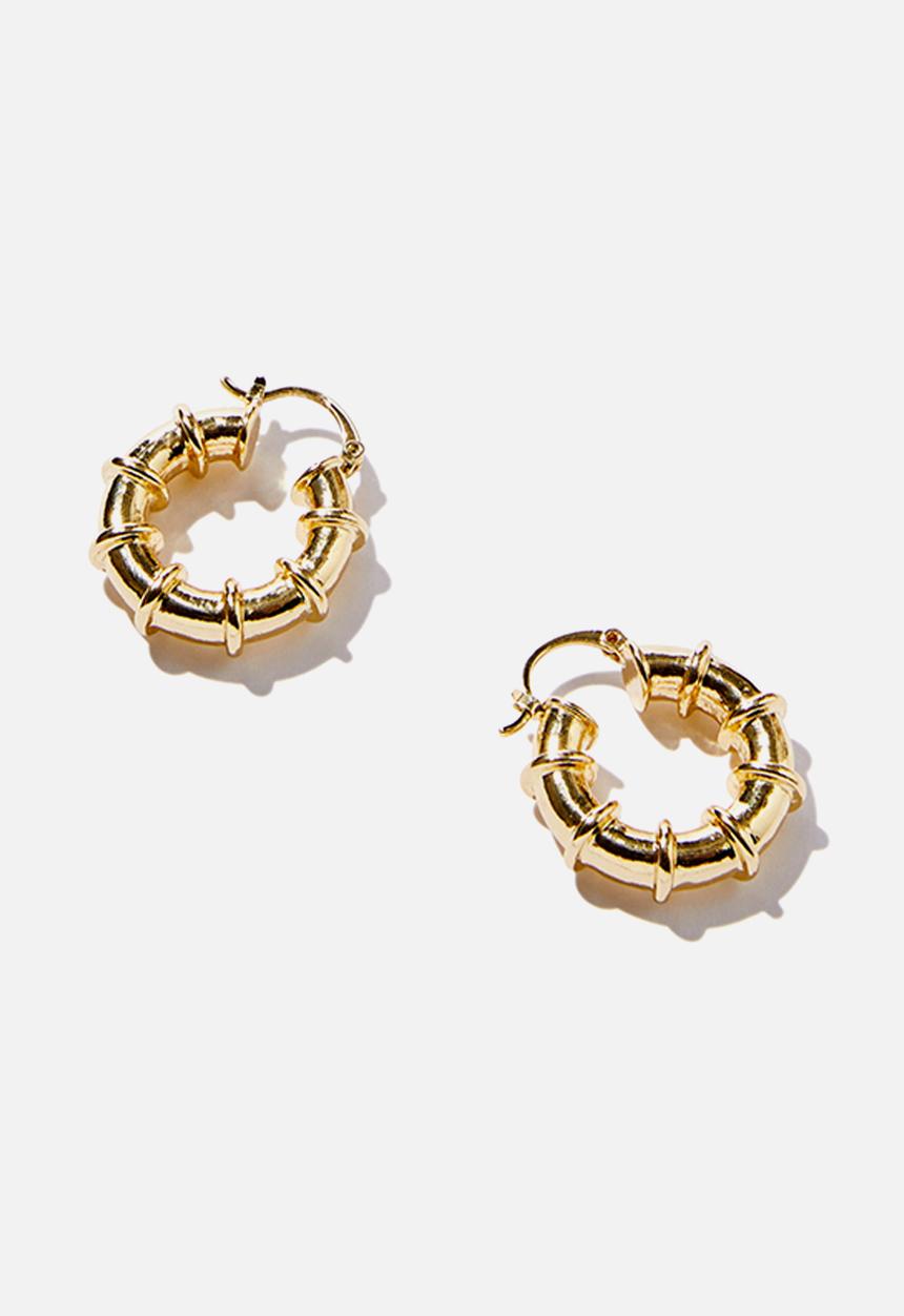 Rubi - Large hoop earring - up gold ridged hoops