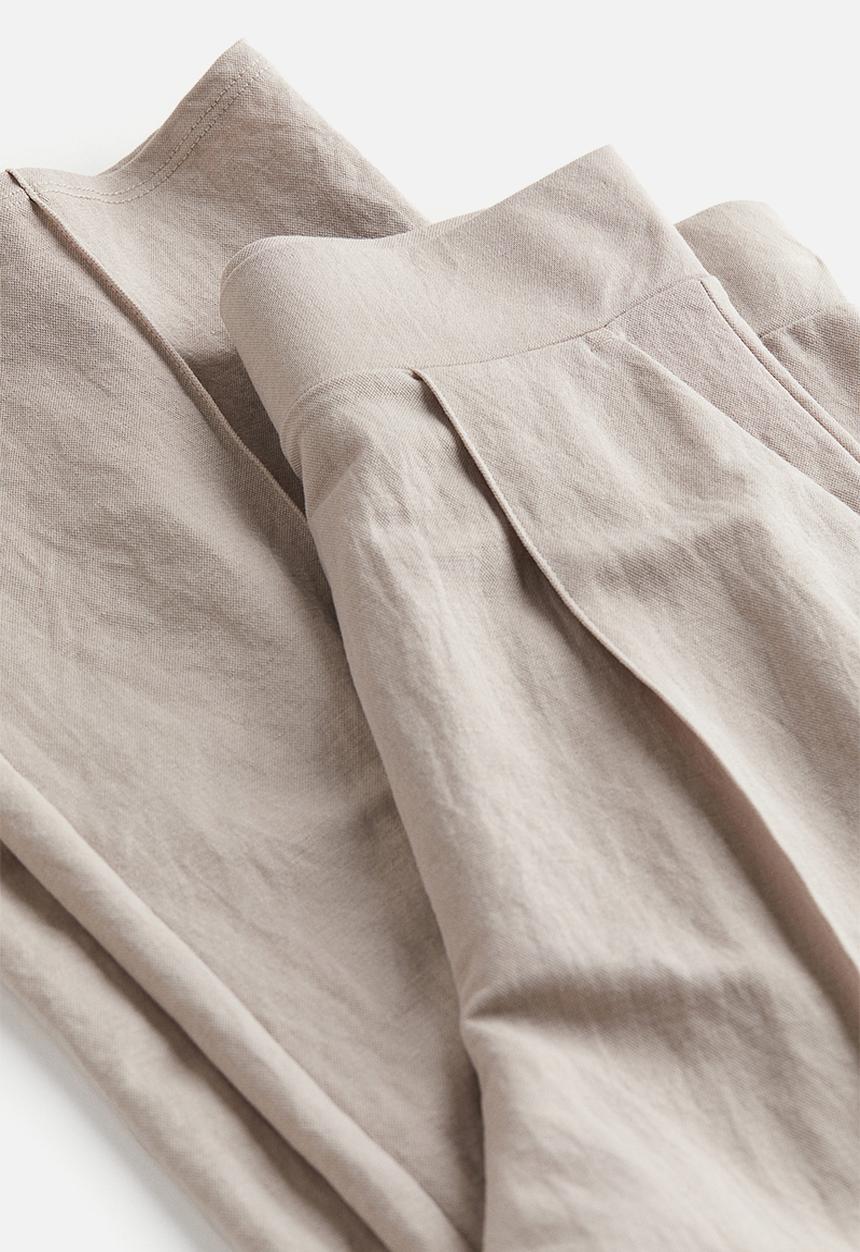 H&M - High-waisted tailored trousers - light beige