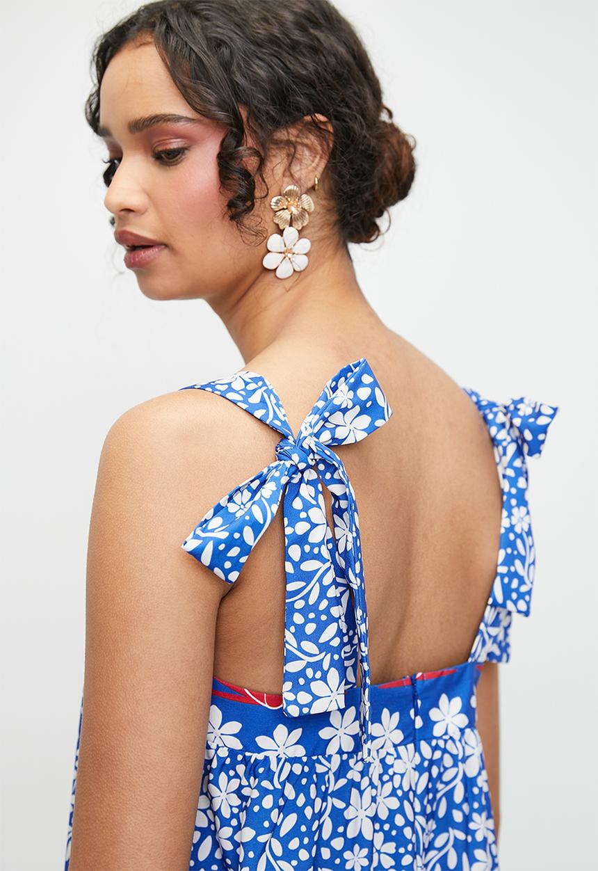 MILLA - Tie detail midi dress - red & blue monstera dbl border