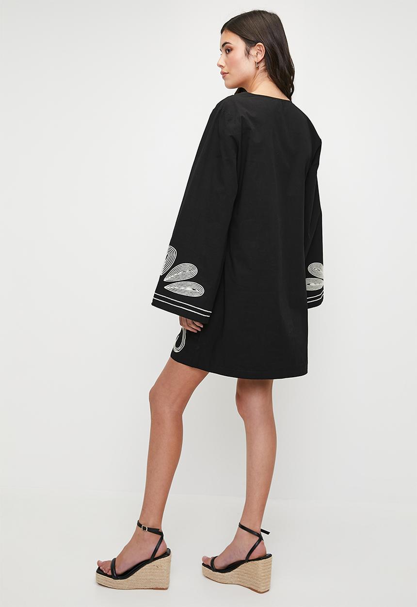edit - Embroidery shift dress - black & natural