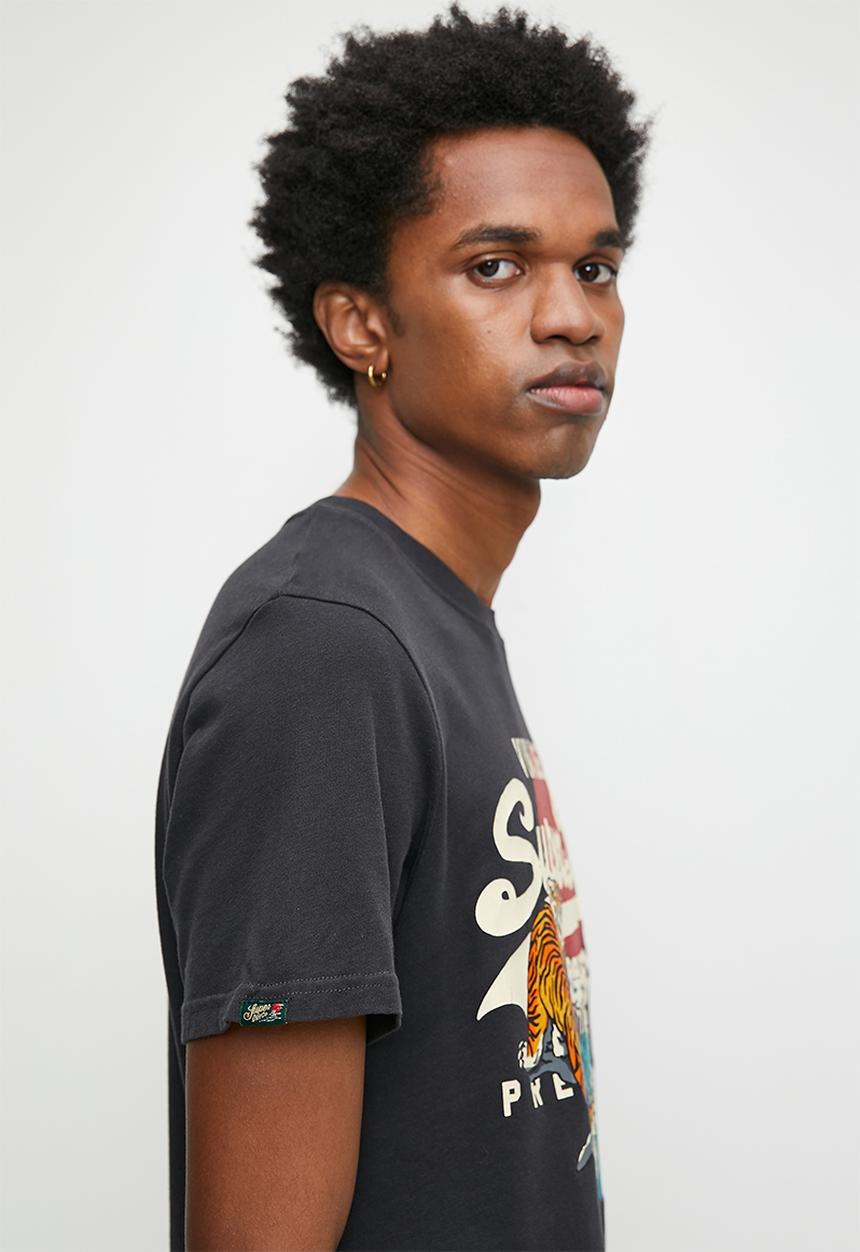 Superdry. - Tokyo Graphic T-Shirt - Bison Black