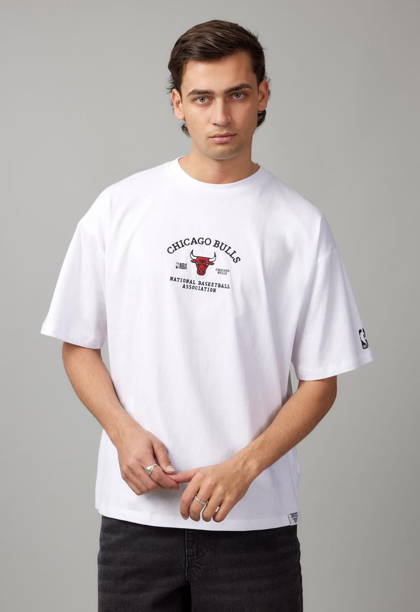 Factorie - Box Fit Nba T Shirt - Lcn Nba White/Chicago Bulls Emb