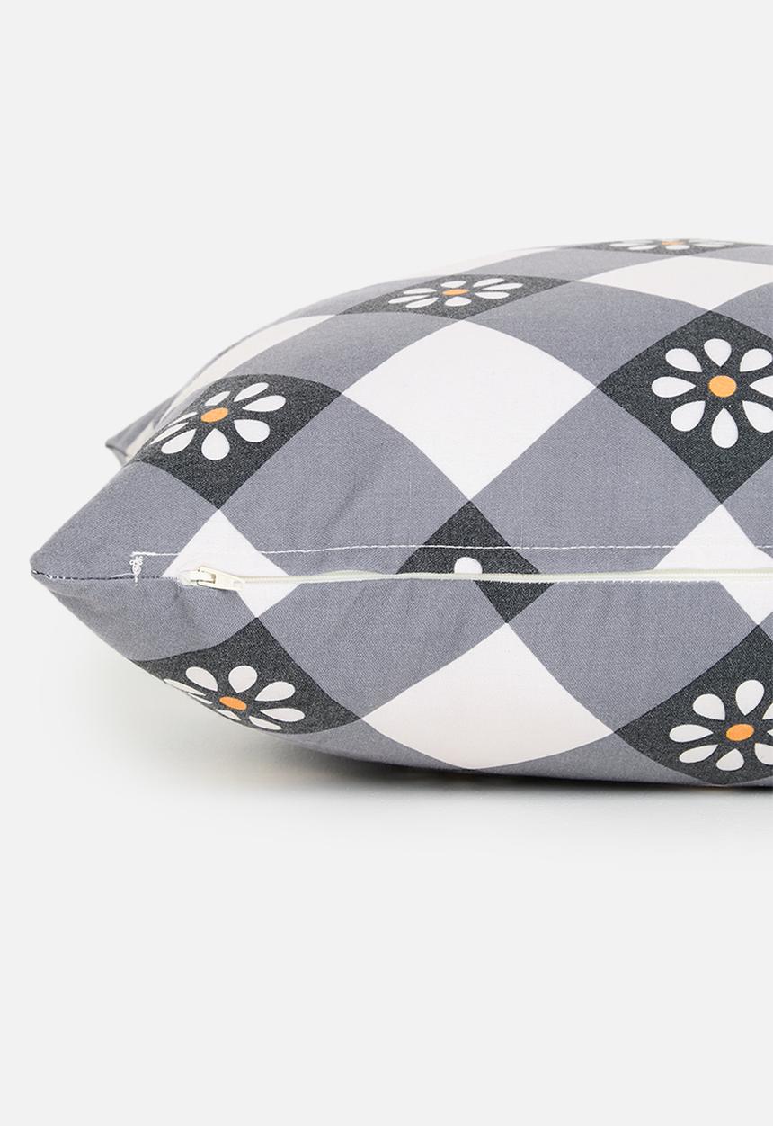 Sixth Floor - Daisy cushion cover - Black