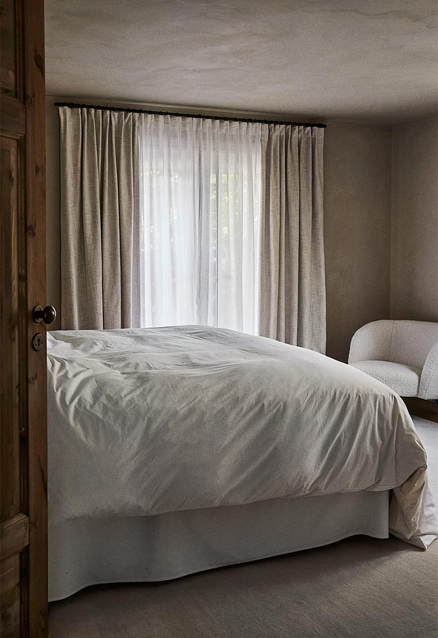 H&M - 2-pack blackout curtain lengths - white