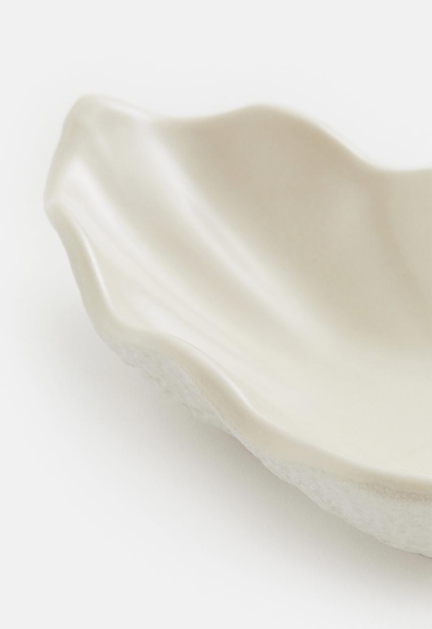 H&M - Small stoneware clam shell bowl - white