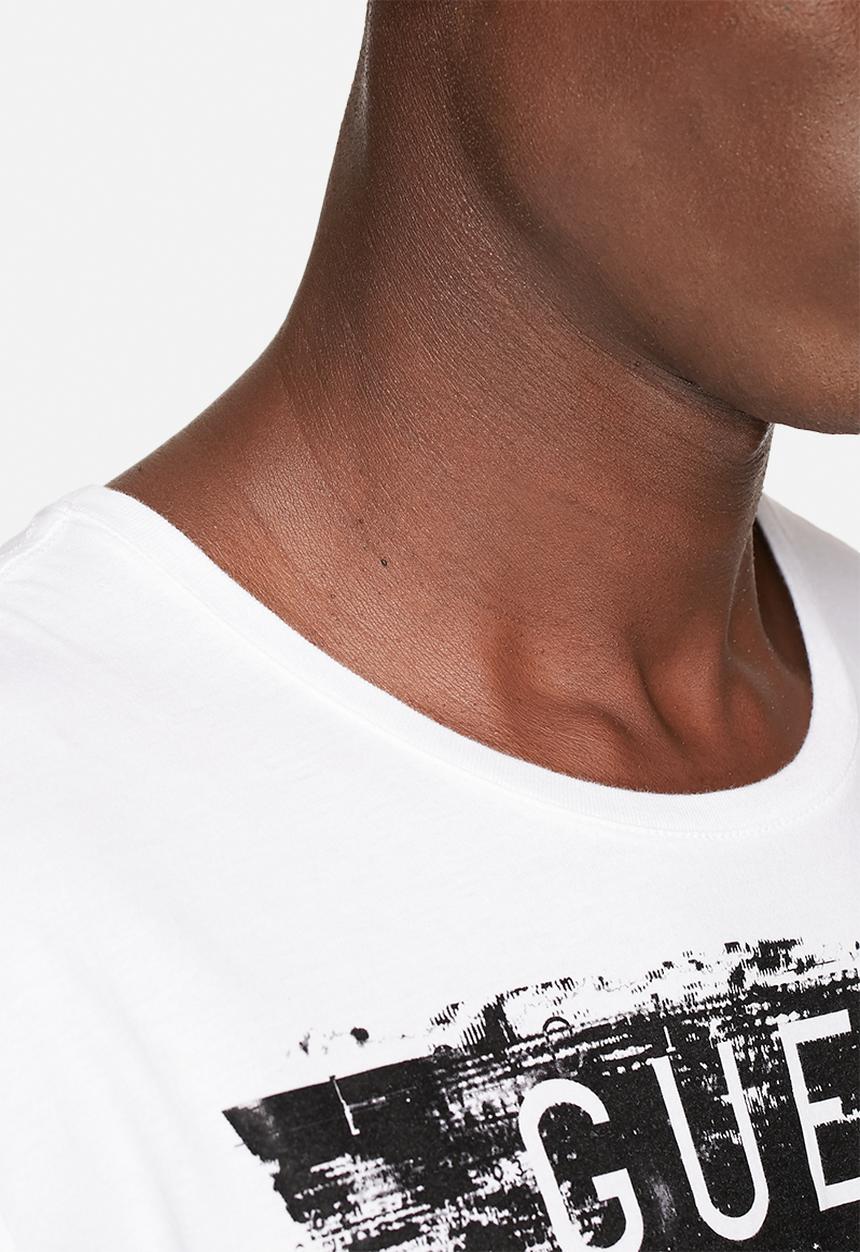 GUESS - Distorted Tee