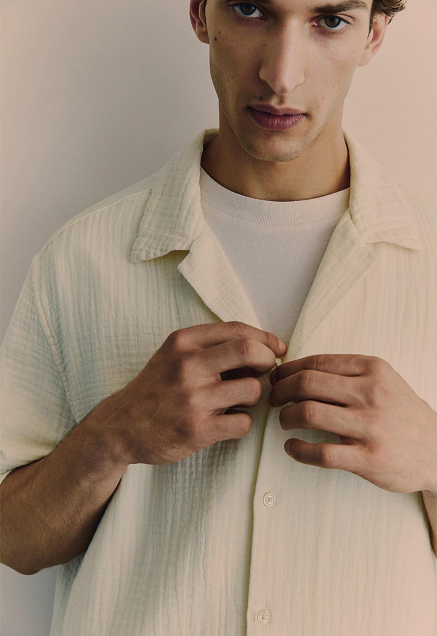 H&M - Regular fit muslin resort shirt - cream 