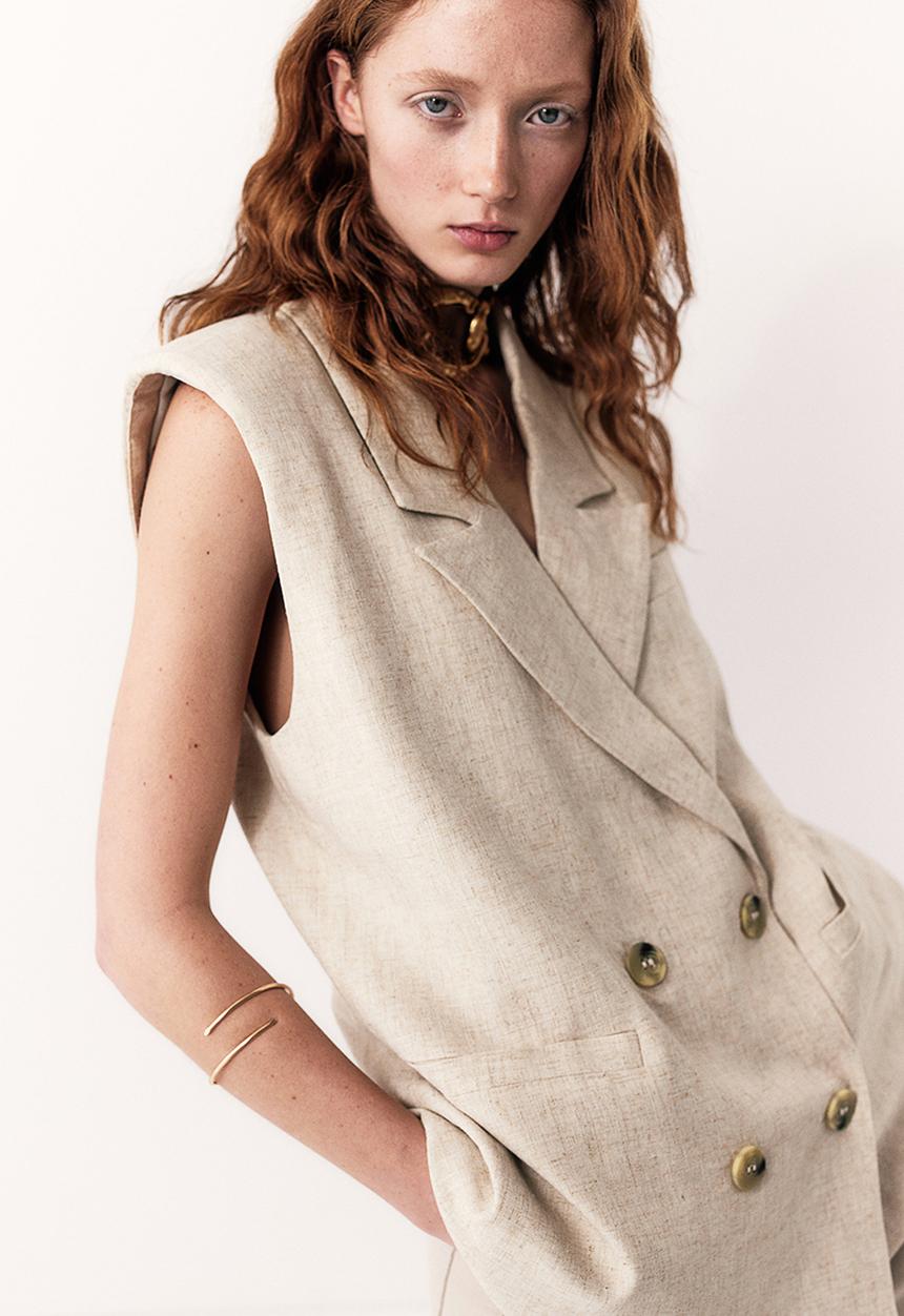H&M - Sleeveless blazer - light beige 