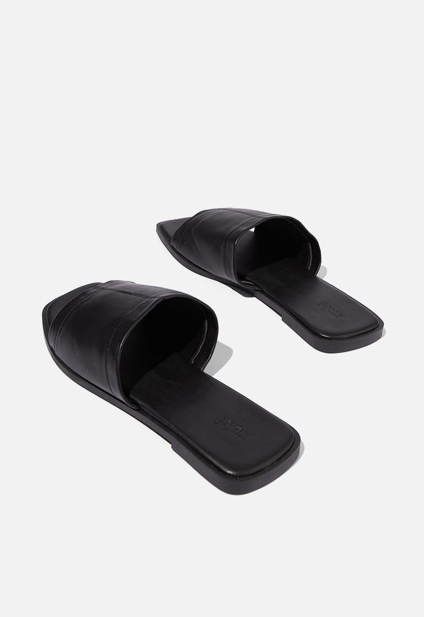 Cotton On - Bells single vamp - washed black