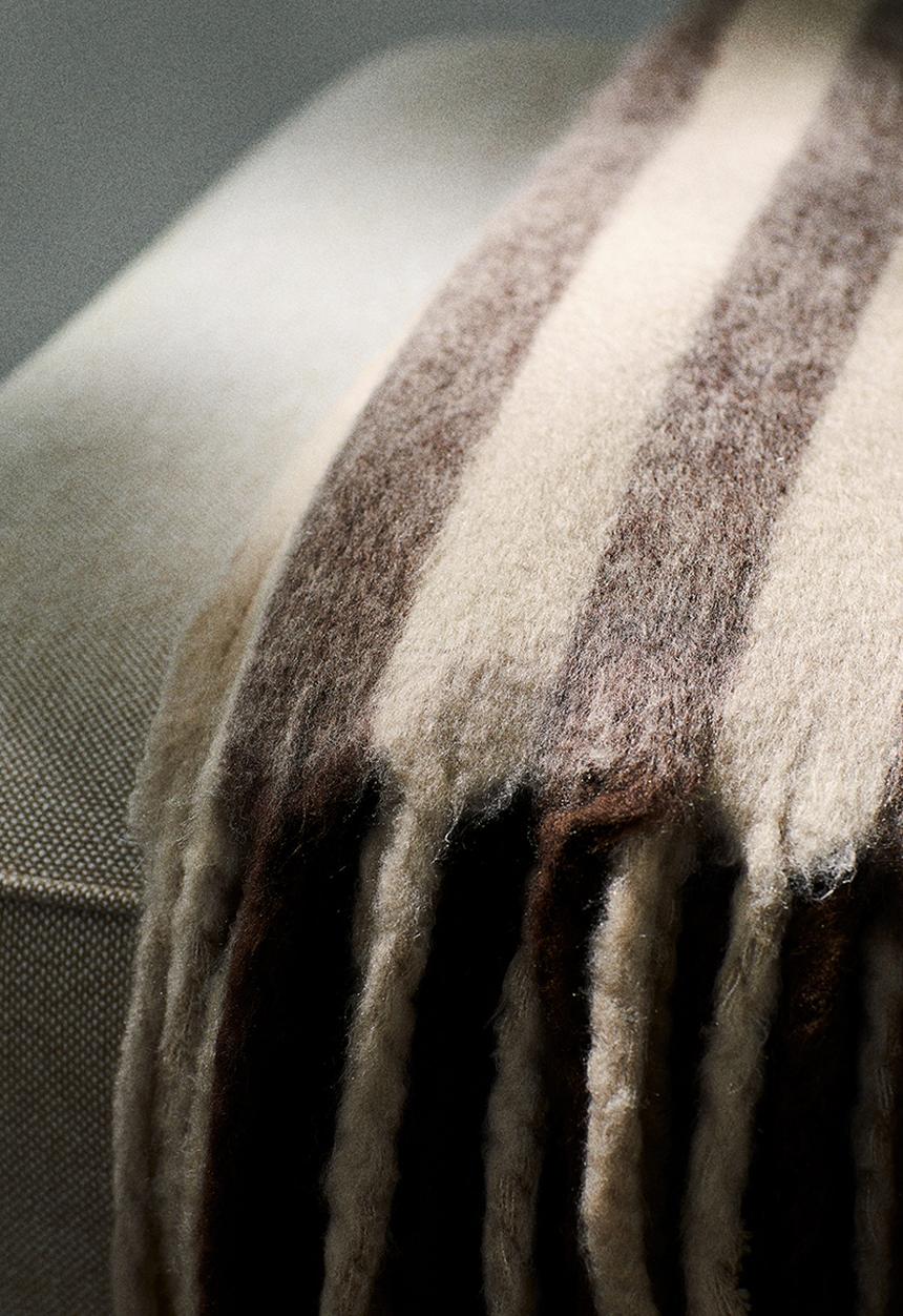 H&M - Patterned wool-blend blanket - Light beige Striped