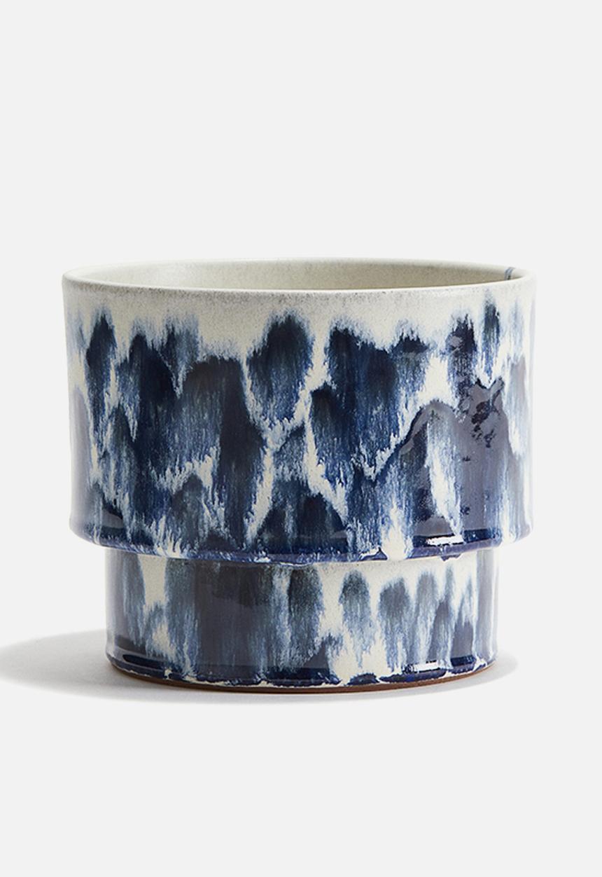 H&M - Terracotta plant pot - navy blue patterned 