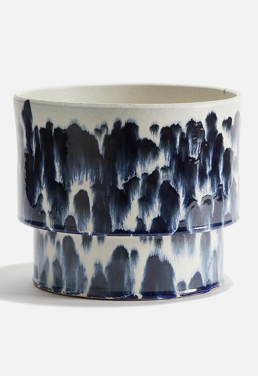 H&M - Extra-large terracotta plant pot - navy blue patterned